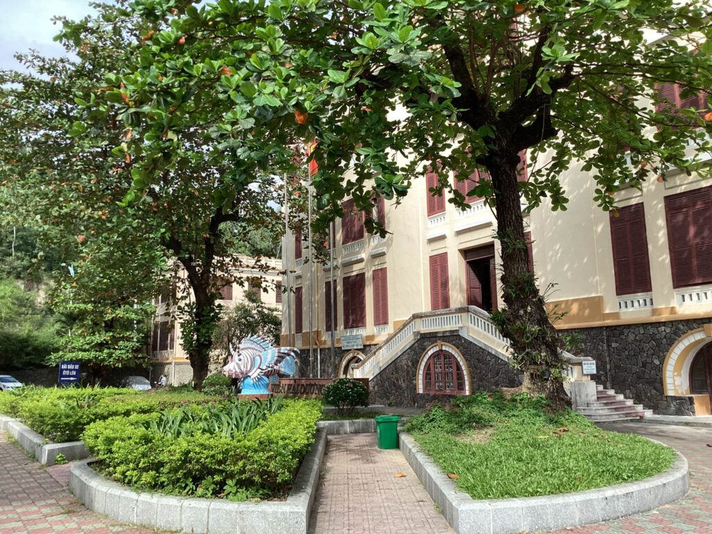 Khuôn viên Viện Hải Dương Học Nha Trang