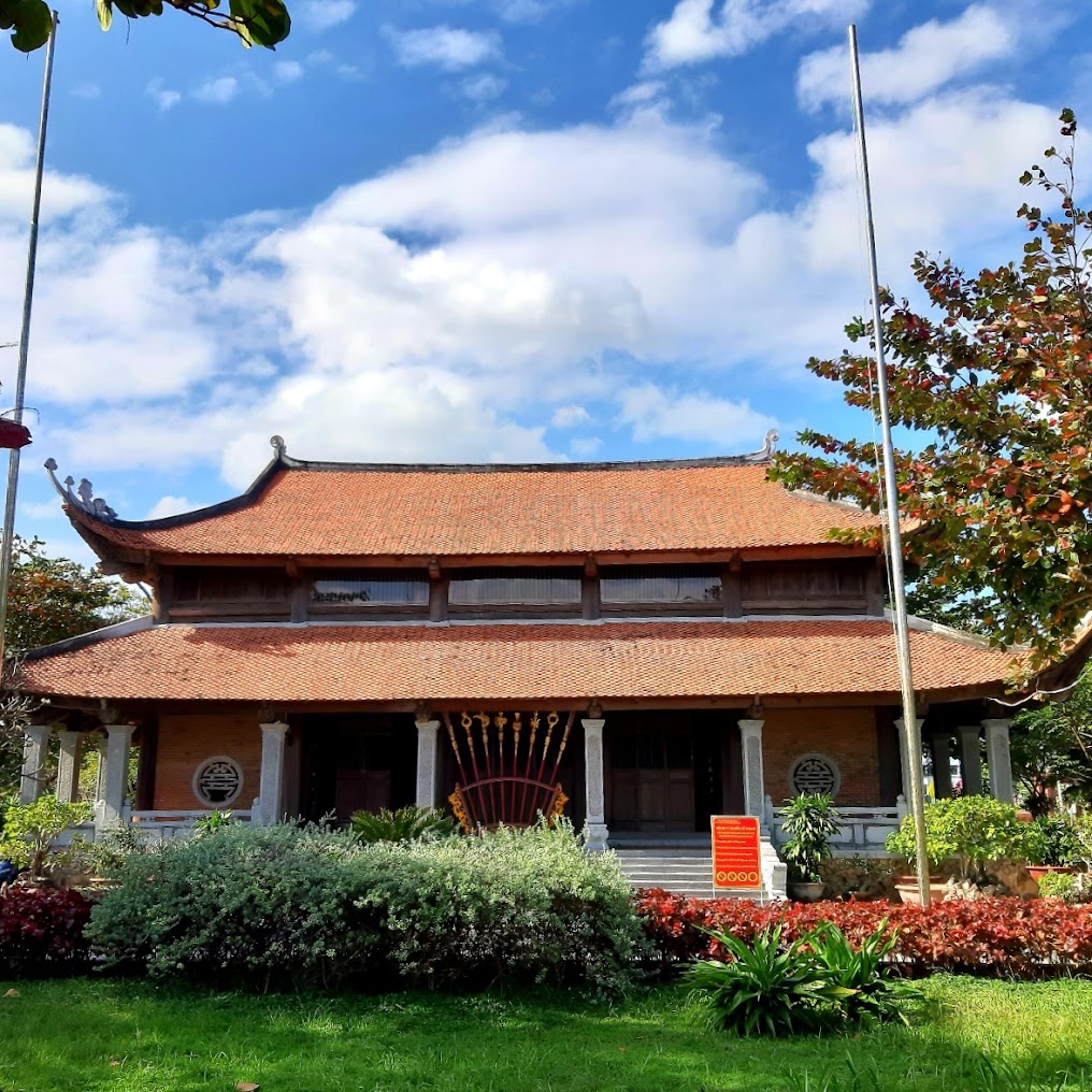 Den Tho Tran Hung Dao Nha Trang 3